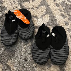 Wonder Nation water shoes, black, size 9/10 NWT and EUC! Bonus BLUE pair FREE!